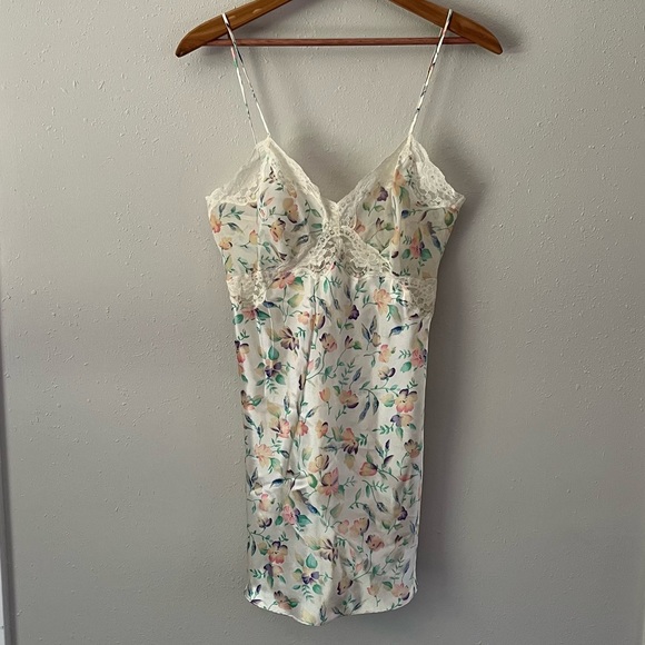 Victoria’s Secret Gold Label Floral Cream Slip Chemise Size Small - Picture 2 of 9